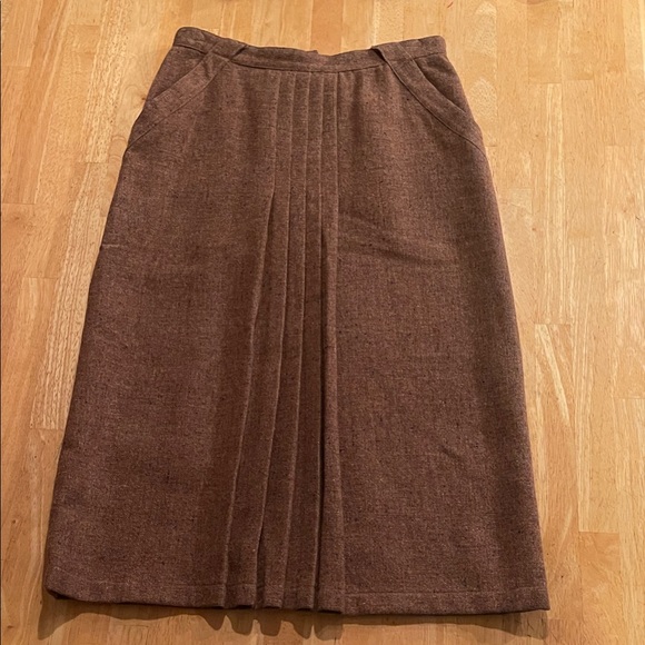 Daniel Hechter Dresses & Skirts - Daniel Hechter Brown Wool Tailored Midi Skirt with Front Pleats Size 10.